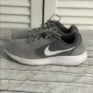 Nike Revolution 3 Shoes Youth Size 5.5 Y